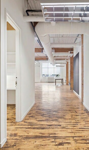 More Photos Of 183 Bathurst St, Toronto Office For Lease