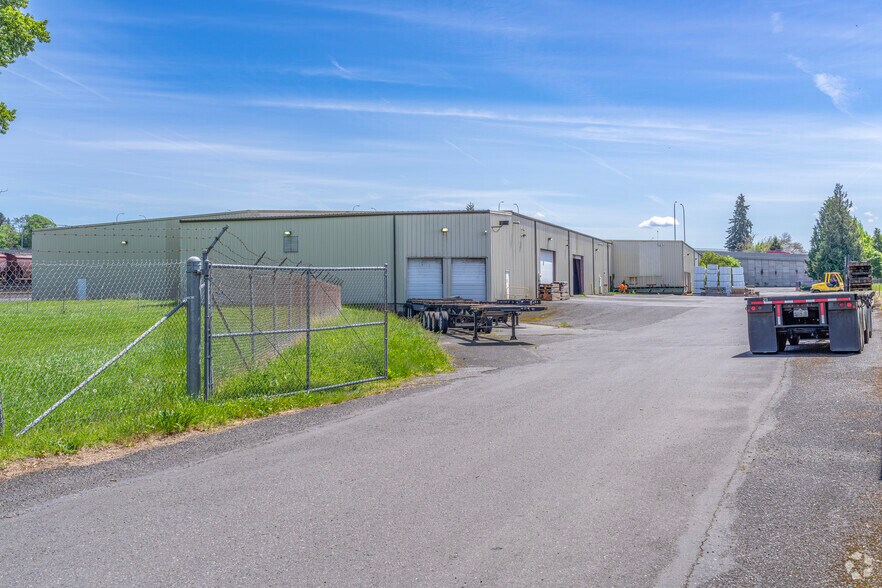 More Photos Of 1810 W 39th St, Vancouver Manufacturing For Sale