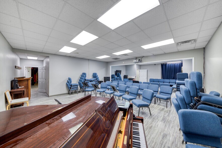 More Photos Of 1479 Ventura Dr, Cumming Light Distribution For Sale