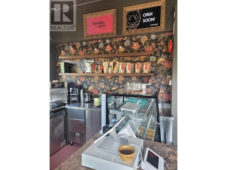 More Photos Of 7-3185 Centrale Via, Kelowna Hotel For Sale