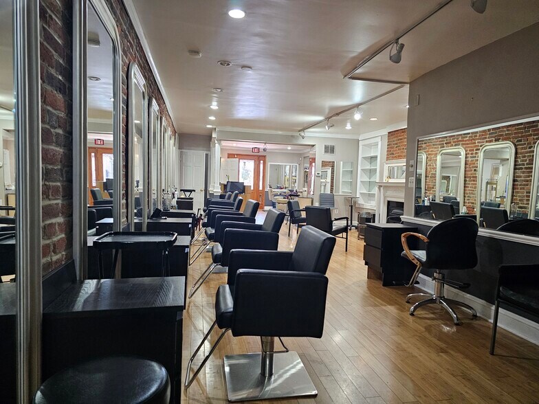 More Photos Of 208 N Washington St, Alexandria Storefront Retail Office For Lease