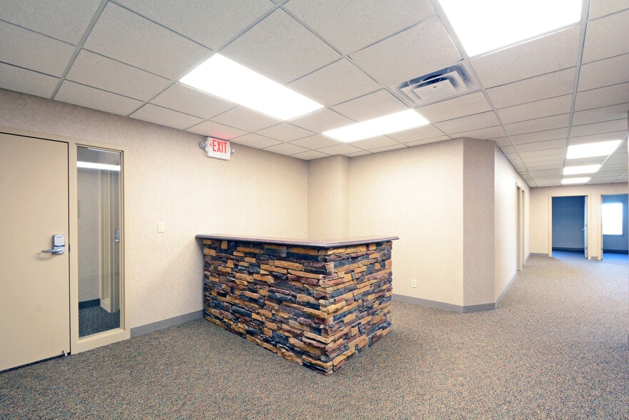 More Photos Of 10800 Lyndale Ave S, Bloomington Office For Lease