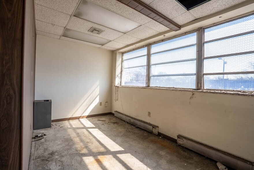More Photos Of 14-18 N 52nd St, Philadelphia Storefront Retail Office For Sale