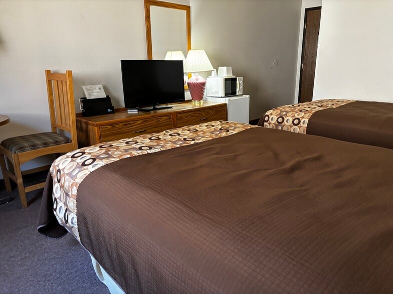 More Photos Of 2100 Fay St, Burlington Hotel For Sale