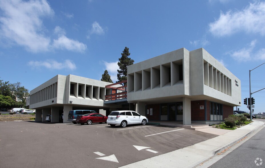 More Photos Of 2191 S El Camino Real, Oceanside Office For Lease