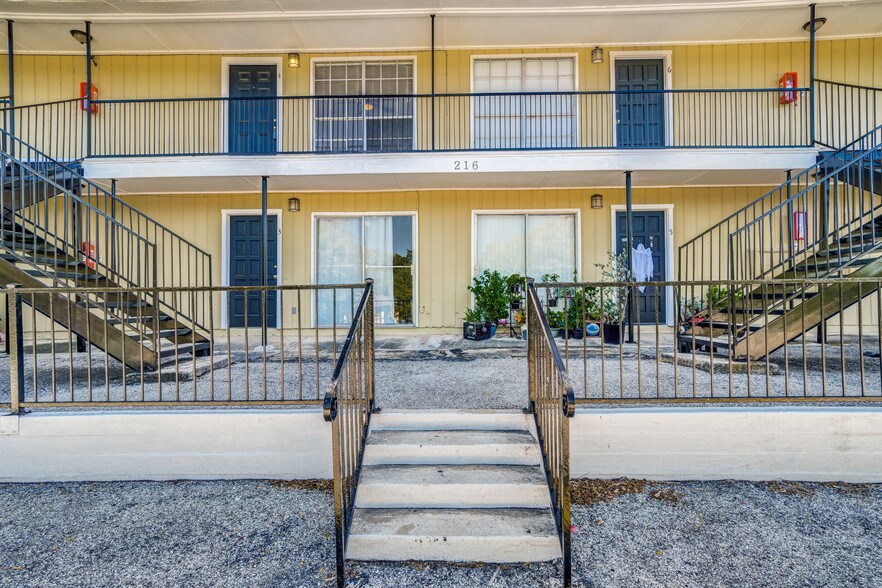 More Photos Of 216 Lucas St, San Antonio Apartments For Sale