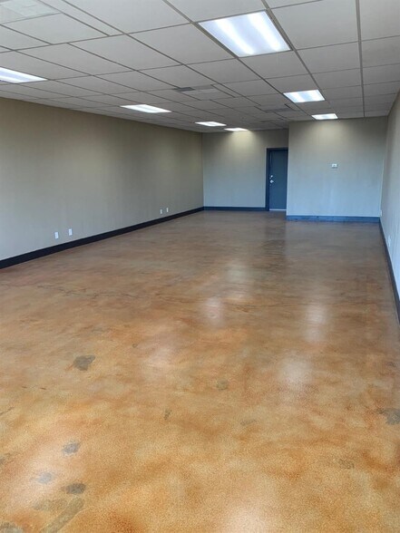 More Photos Of 16005 Main St, Hesperia Unknown For Lease