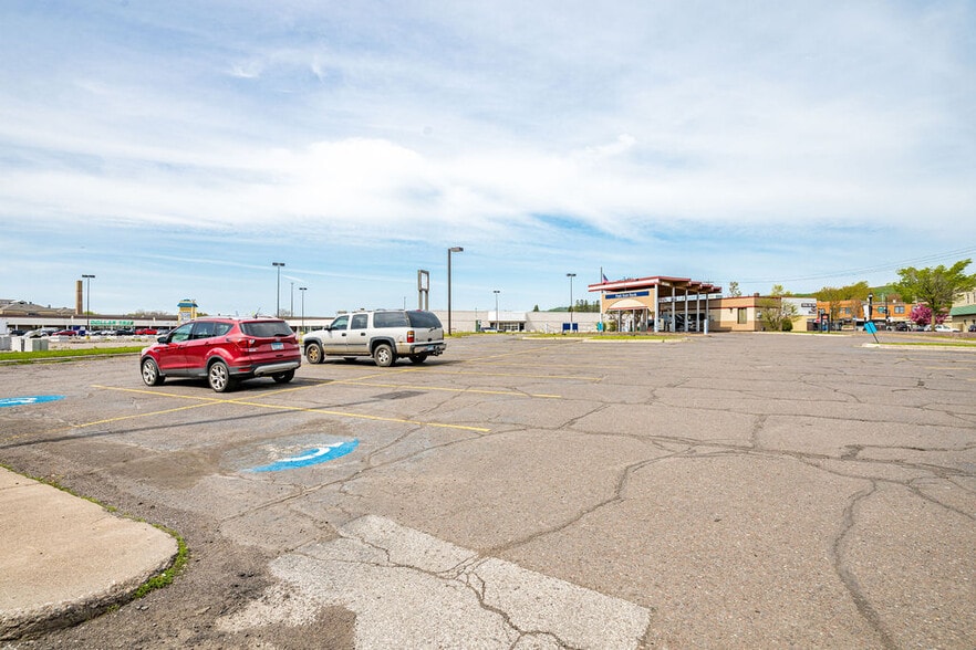 More Photos Of 331 N Central Ave, Duluth Bank For Lease