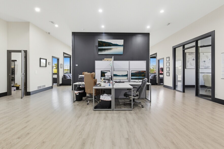 More Photos Of 19518 Whitfield Rd, Sedalia Light Manufacturing For Sale