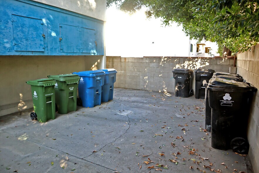 More Photos Of 11100 Camarillo St, North Hollywood Apartments For Sale