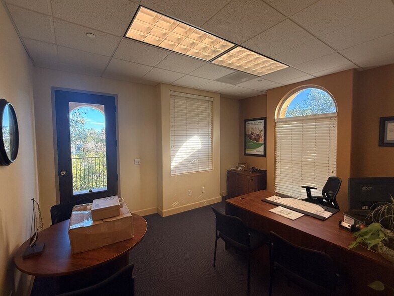 More Photos Of 411-421 E Betteravia Rd, Santa Maria Office Residential For Lease