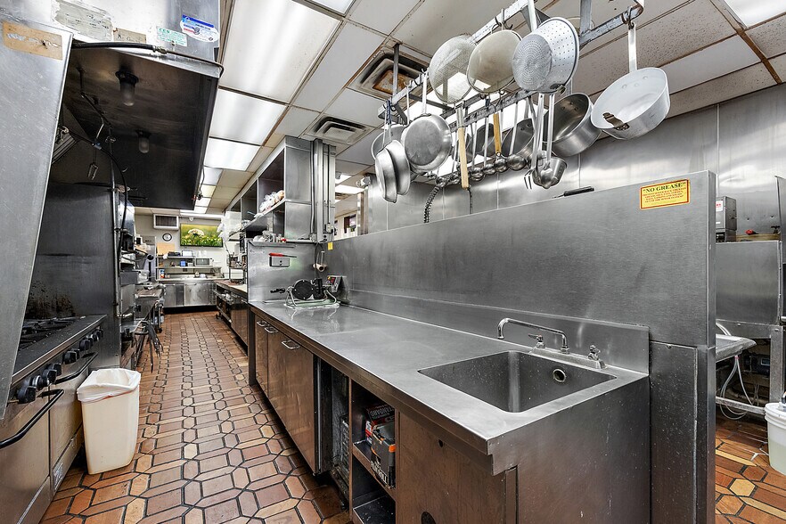 More Photos Of 37116 S Groesbeck Hwy, Clinton Township Restaurant For Sale