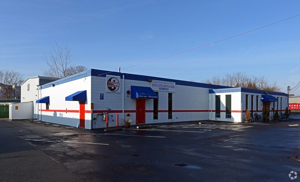 Primary Photo Of 60 Walnut Grove Ave, Cranston Showroom For Lease