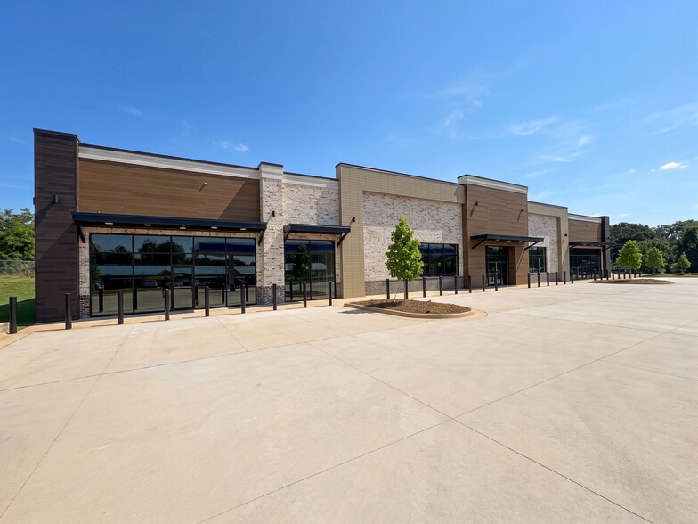 More Photos Of 811 S Marietta Pky SE, Marietta Service Station For Lease