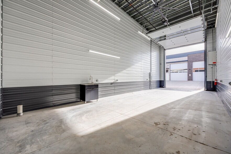 More Photos Of 4390 Regent St, Castle Rock Warehouse For Sale