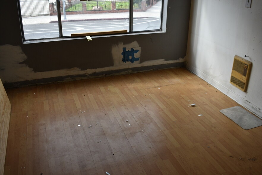 More Photos Of 5007-5009 W Adams Blvd, Los Angeles Storefront Retail Residential For Sale