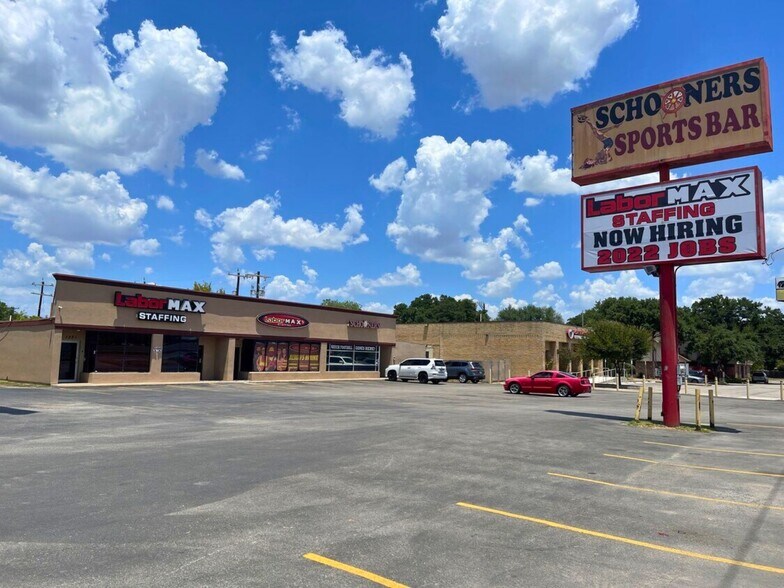 More Photos Of 1321-1325 NE Loop 410, San Antonio Freestanding For Sale