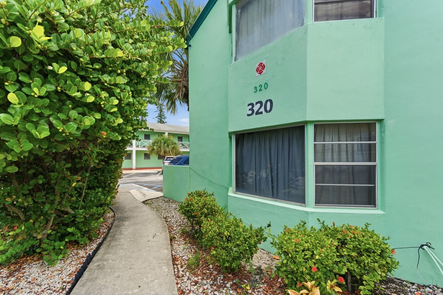 More Photos Of 320 N Federal Hwy, Lake Worth Hotel For Sale