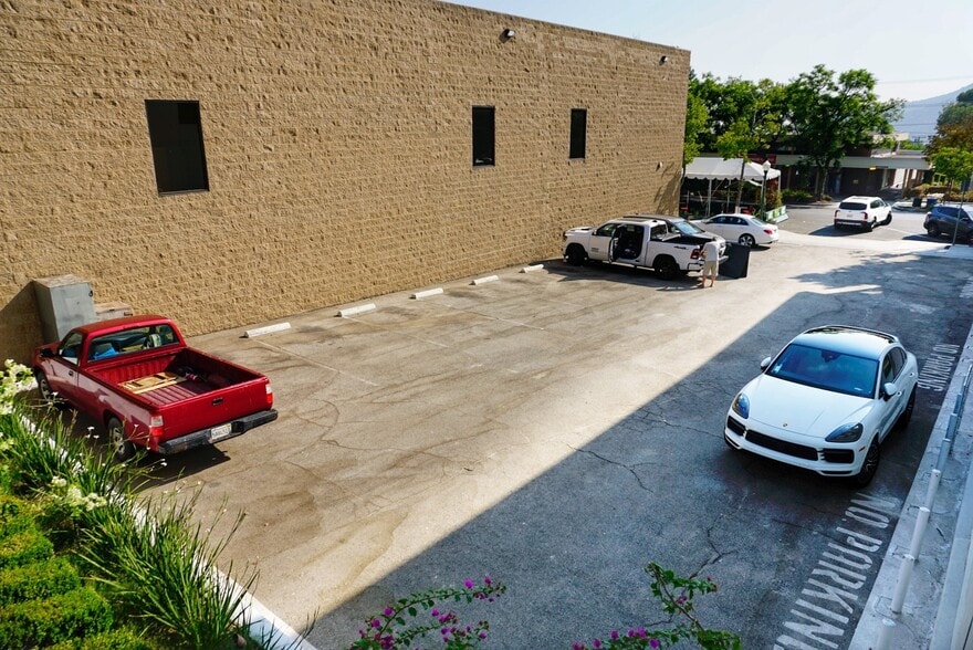 More Photos Of 2347-2351 Honolulu Ave, Montrose Office For Lease