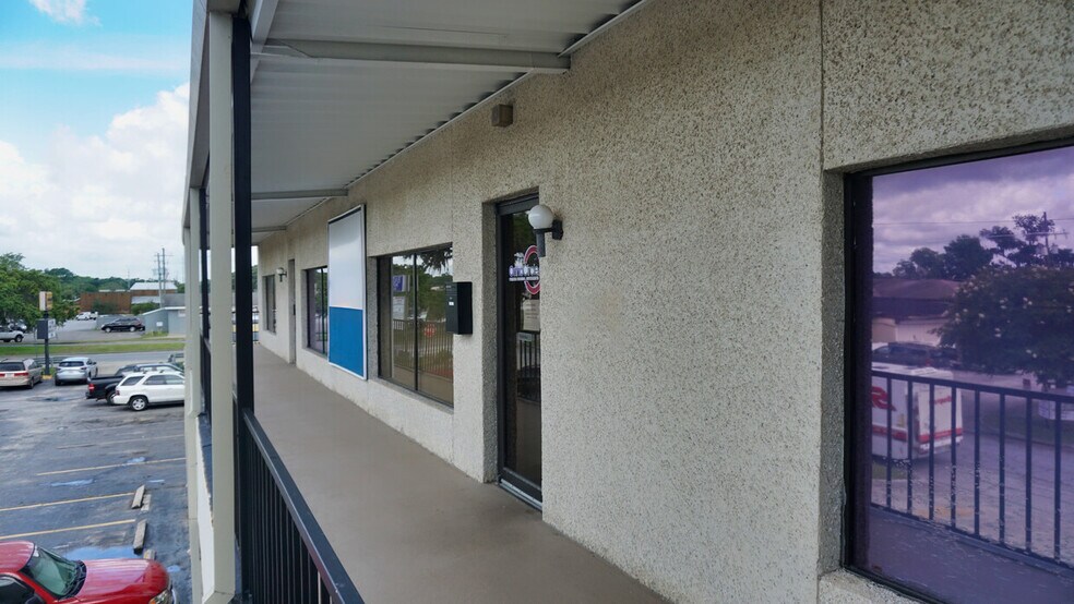 More Photos Of 15 E Montgomery Cross Rd, Savannah Office For Lease