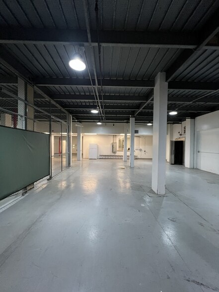 More Photos Of 3501 W Garry Ave, Santa Ana Warehouse For Lease