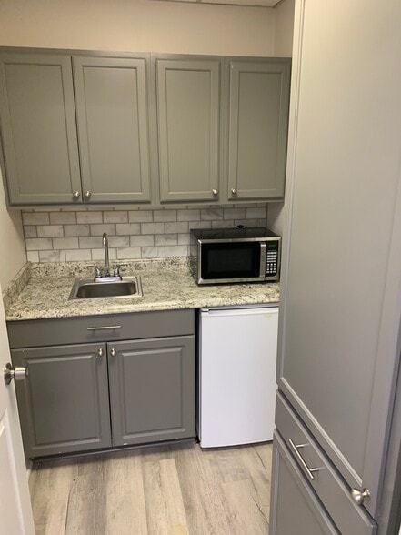 More Photos Of 875 Old Roswell Rd, Roswell Office For Sale