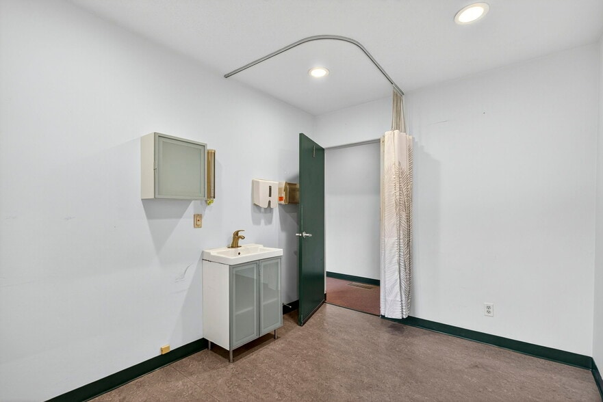 More Photos Of 5311-5315 N Vancouver Ave, Portland Medical For Sale