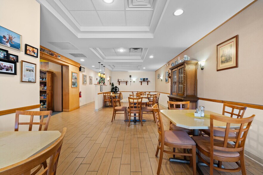 More Photos Of 2909-2911 E Commercial Blvd, Fort Lauderdale Storefront Retail Residential For Sale