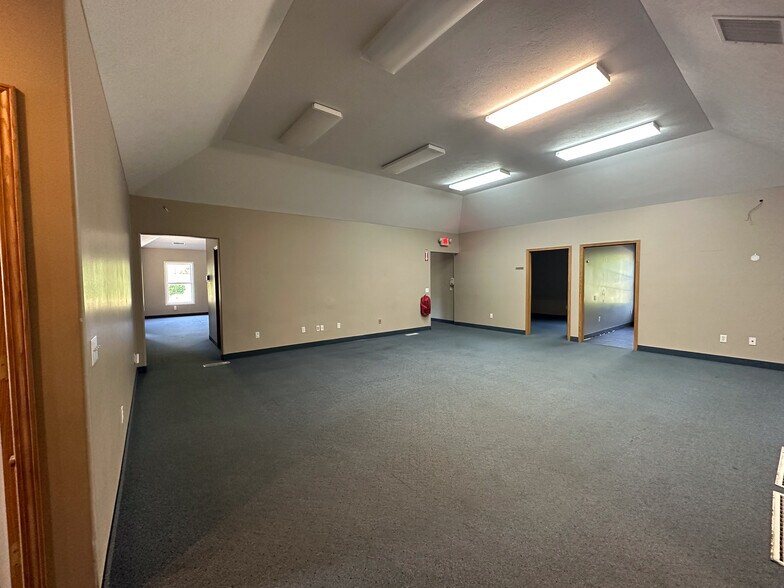 More Photos Of 4211 Division Ave, Comstock Park Office For Sale
