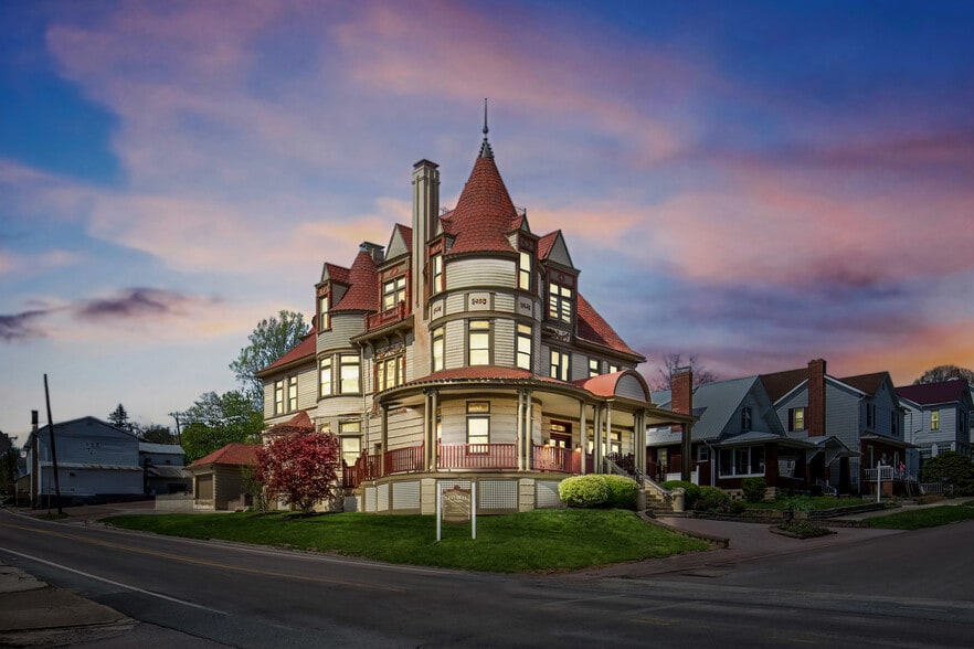 More Photos Of 301 Meyers Ave, Meyersdale Hotel For Sale