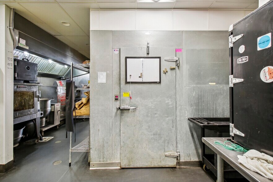 More Photos Of 4801 Folsom Blvd, Sacramento Freestanding For Lease