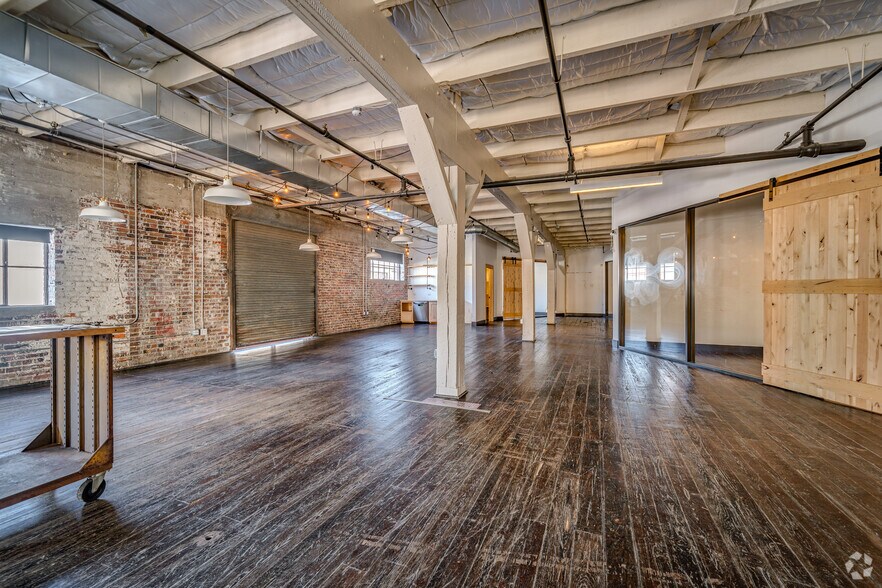 More Photos Of 2315 Commerce St, Houston Unknown For Lease