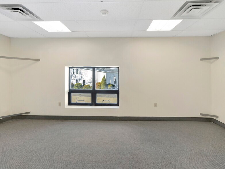 More Photos Of 125 High St, Mansfield Light Distribution For Lease