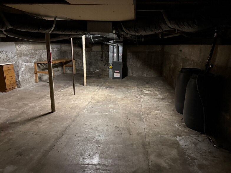 More Photos Of 3705 Cherry Ave NE, Salem Freestanding For Sale