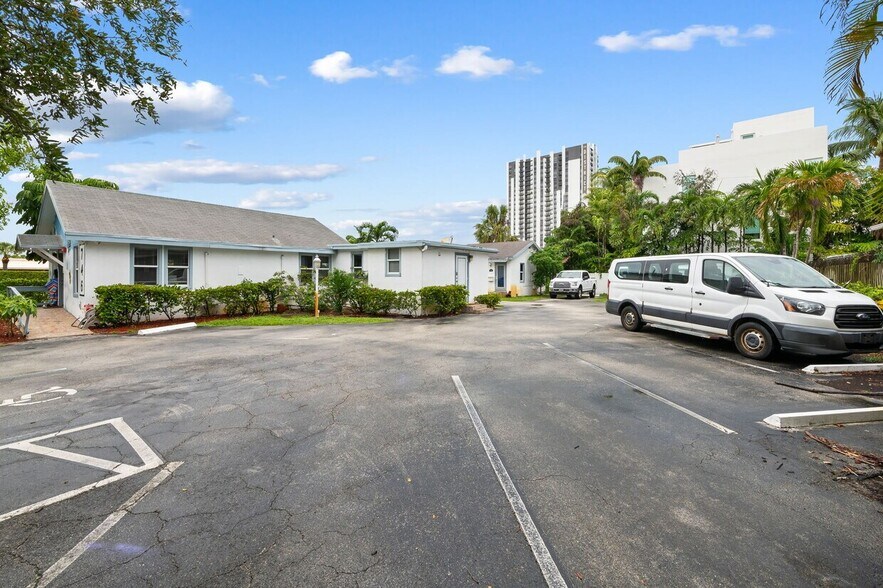 More Photos Of , Fort Lauderdale General Retail For Sale