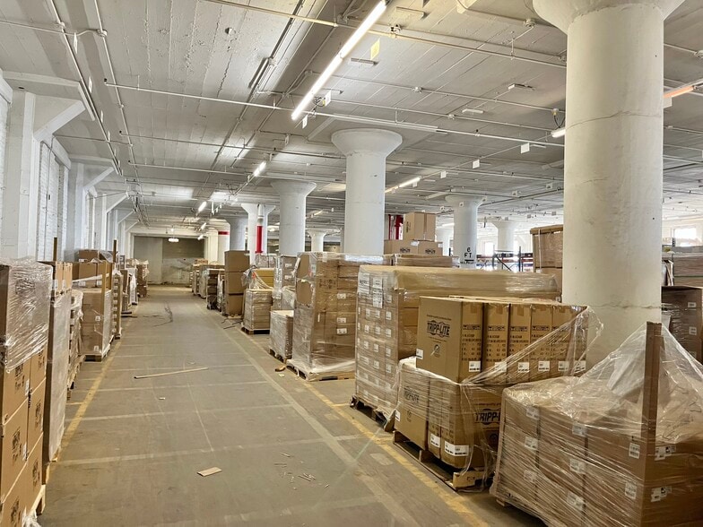 More Photos Of 1111 W 35th St, Chicago Flex For Lease