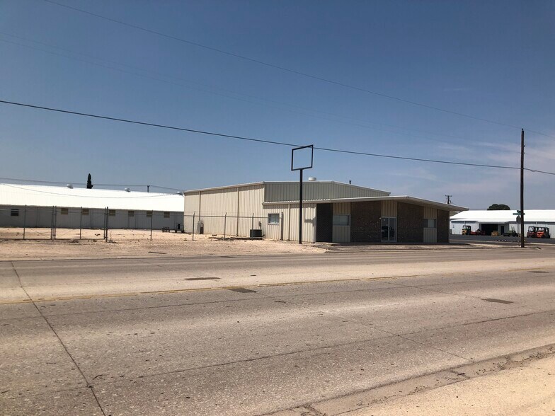 More Photos Of 1400 W 2nd St, Odessa Warehouse For Lease