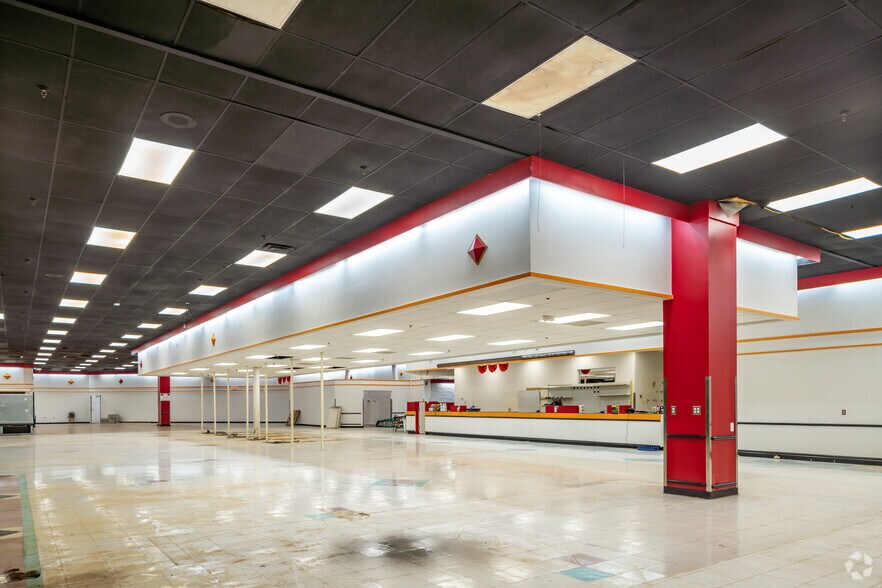 More Photos Of 4813-4945 Clio Rd, Flint Unknown For Lease