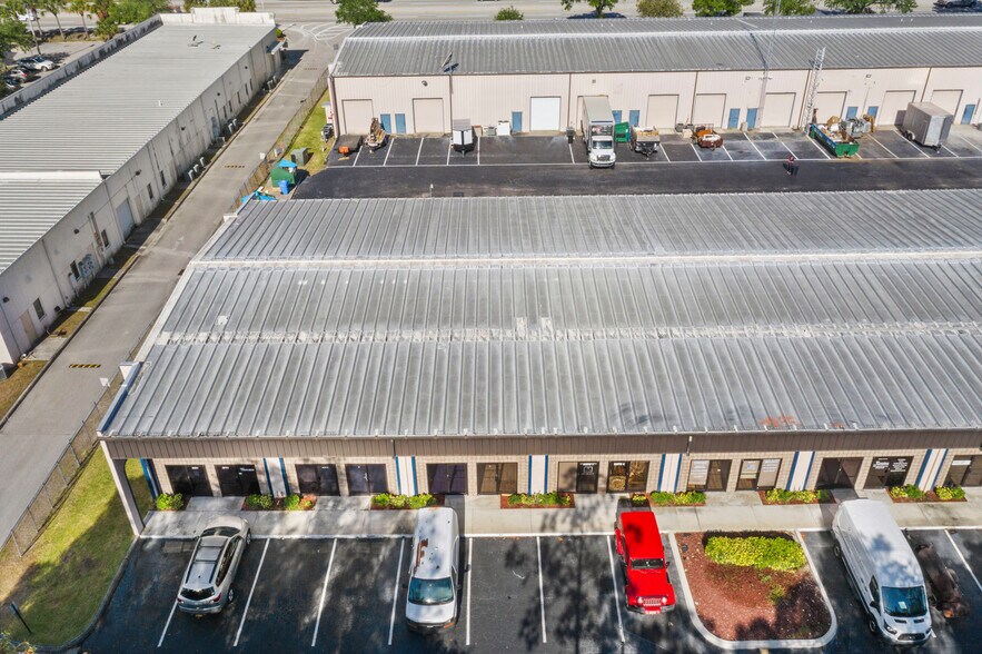 More Photos Of 12165 Metro Pky, Fort Myers Light Manufacturing For Lease