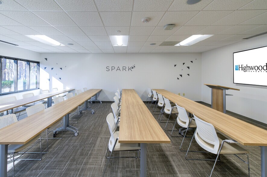 More Photos Of 3600 Glenwood Ave, Raleigh Office For Lease