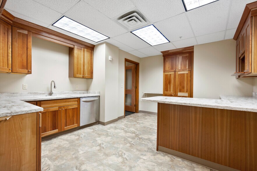 More Photos Of 40 Beaver St, Albany Office For Lease