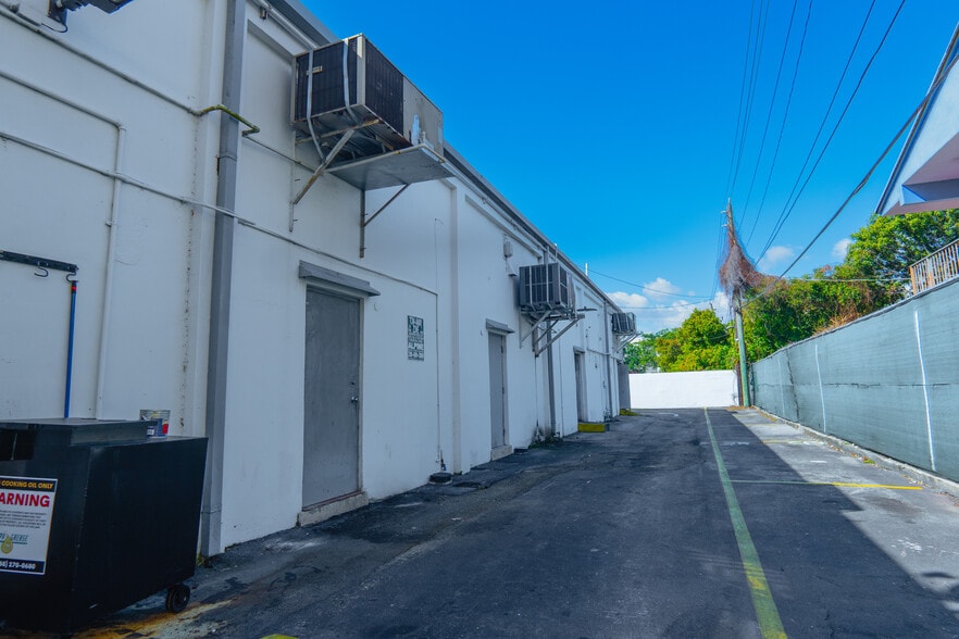 More Photos Of 441-455 SW 8th St, Miami Storefront Retail Office For Sale