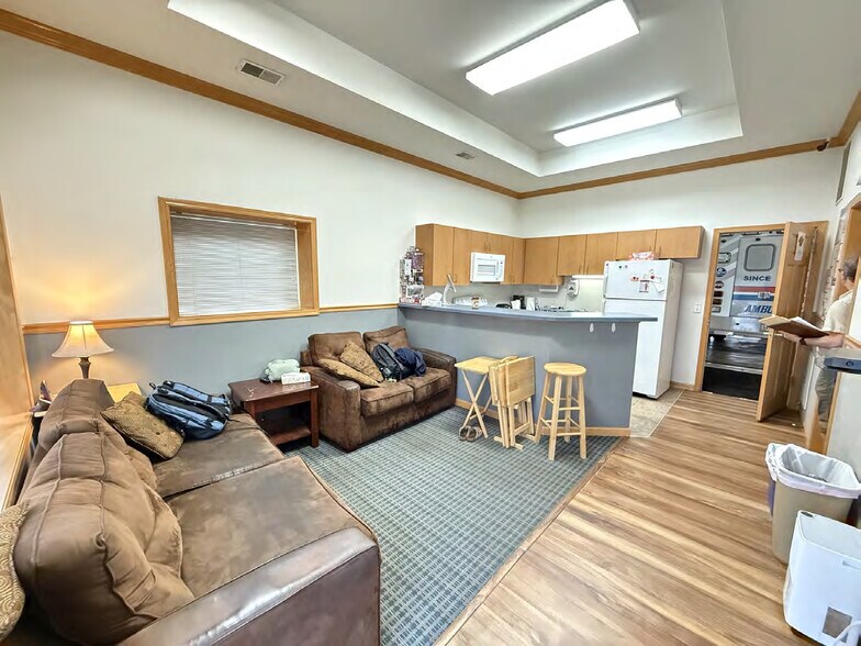 More Photos Of 245 Clarmar Dr, Sun Prairie Flex For Sale