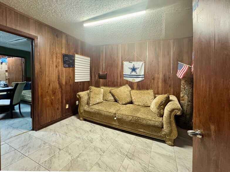 More Photos Of 6404 Industrial Dr, Sachse Warehouse For Sale