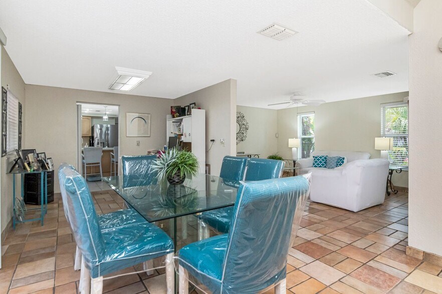 More Photos Of 10532 67th Ave, Seminole Specialty For Sale