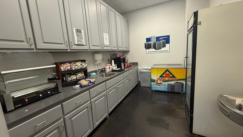 More Photos Of 4515 Sherwood Common Blvd, Baton Rouge Industrial For Lease