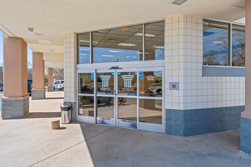 More Photos Of 520 E Trade St, Dallas Auto Dealership For Sale