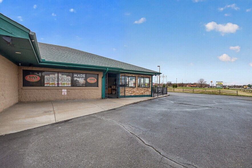 More Photos Of 17646 NE Central Ave, Ham Lake Restaurant For Sale