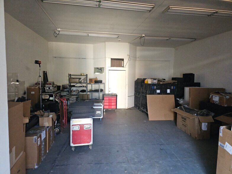 More Photos Of 10653-10657 Burbank Blvd, North Hollywood Office For Sale