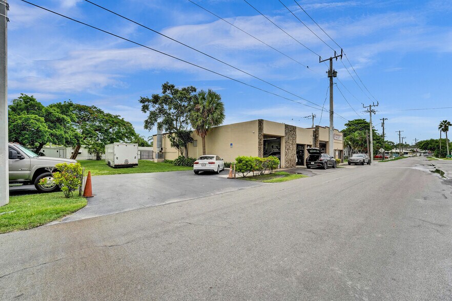 More Photos Of 121 SE 1st Ave, Dania Beach Auto Repair For Sale
